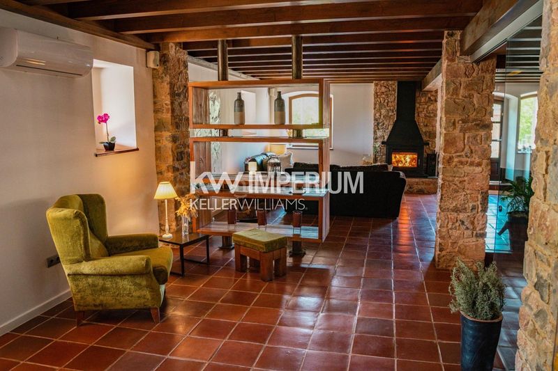 Foto e0785ab5-79d7-4757-bbc6-eba16d386376. Chalet avec parking piscine dans Colldejou