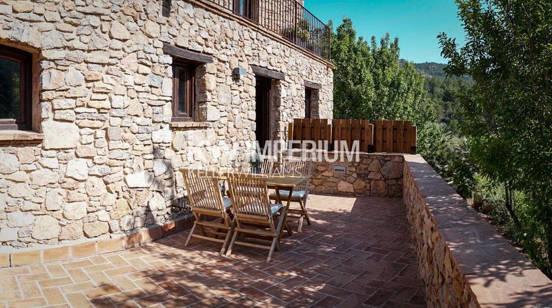 Foto e2febe5f-7d42-41f7-93f1-8ec30e2495f6. Chalet avec parking piscine dans Colldejou