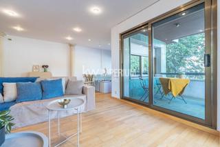 Pis a Nou Eixample Nord. Vivienda de alto standing con piscina y zona común ajardinada