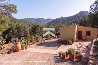 Casale in Vilanova d´Escornalbou. Finca rústica con vistas panorámicas en un entorno tranquilo.