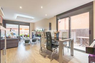 Maison jumele dans Pallaresos (Els). Vivienda con jardn privado y mejoras de alta calidad