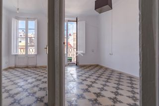 Gebäude in Eixample. Edificio mixto en venta en el centro de tarragona oportunidad de