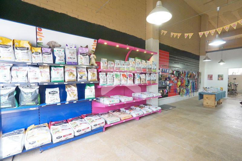 Foto d7b9fe04-5738-4ee6-8952-c137cb01d628. Lloguer local comercial a Llevant Tarragona