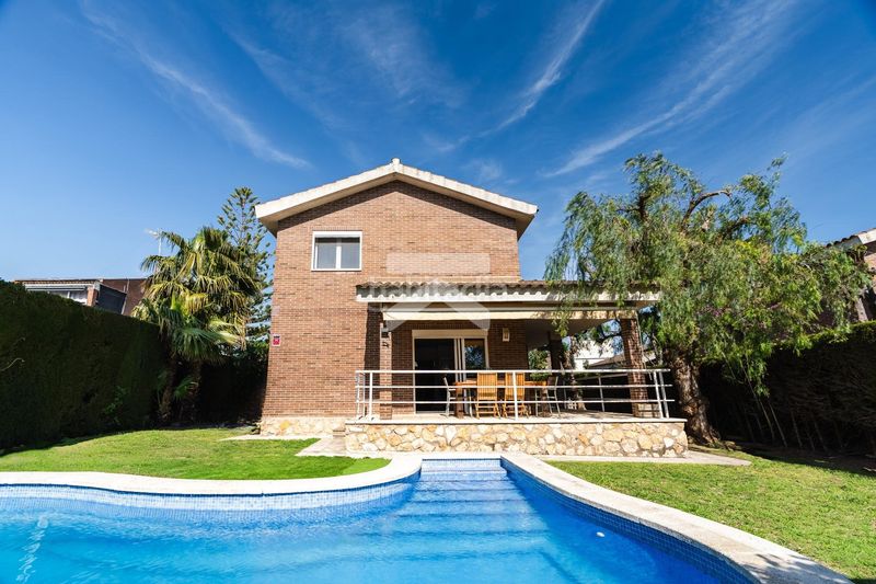 Foto e8ed04c4-5963-4429-8b12-92bc117c5a41. Casa con riscaldamento parcheggio piscina in Urbanitzacions de Llevant Tarragona