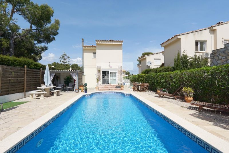 Foto 6bebeb38-2afd-461b-9f23-c852cbb83b8d. Chalet avec chauffage parking piscine dans Les Tres Cales Ametlla de Mar (L´)