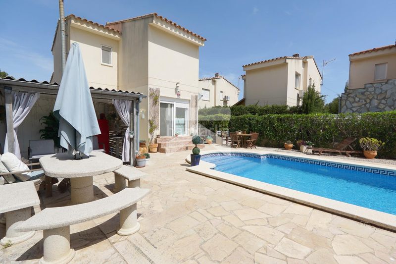 Foto fe993c1a-7cd6-4ce6-9b09-0d6a94811286. Chalet avec chauffage parking piscine dans Les Tres Cales Ametlla de Mar (L´)