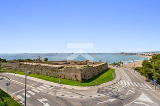 Casa  Paseo maritim rafael casanova. Oportunidad exclusiva en la costa dorada