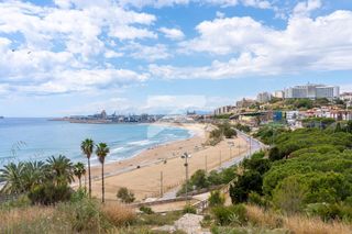 Casa  Paseo maritim rafael casanova. Oportunidad exclusiva en la costa dorada