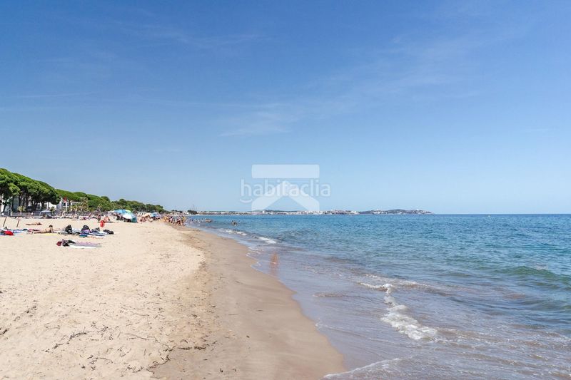 Foto cd7cde9e-fb4f-425f-8583-a5f42cd53e19. Pis amb aparcament a Els Esquirols Cambrils