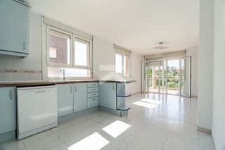 Flat in Els Esquirols. Piso luminoso con terraza y parking a metros del mar