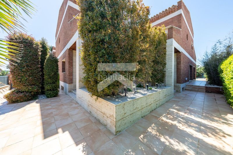 Foto 2f2d7509-f850-429a-a3f1-4f24cddf2c6f. Chalet villa de elegancia atemporal en Vilafortuny Cambrils