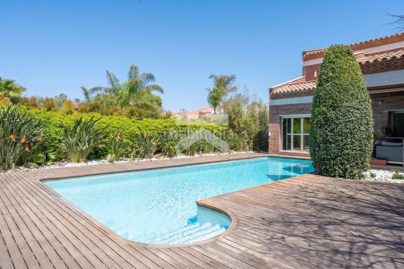 Foto 563615ac-89c4-4e1d-a8b7-1c326aa03e03. Chalet villa de elegancia atemporal en Vilafortuny Cambrils