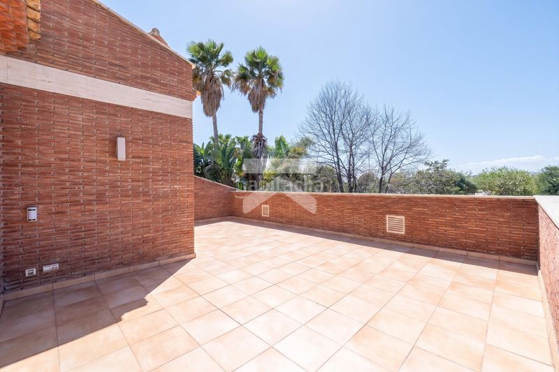 Foto b8a483d5-b1db-4b75-9fc9-154652afe695. Chalet villa de elegancia atemporal en Vilafortuny Cambrils