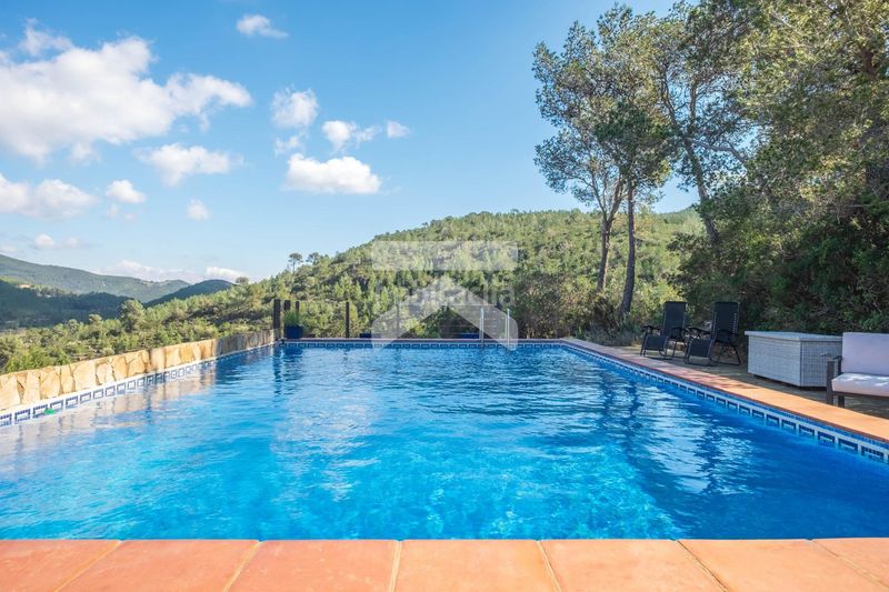 Foto 3a87c911-fb1a-4d1a-aefb-e3d7112019bd. House with heating parking pool in Pratdip