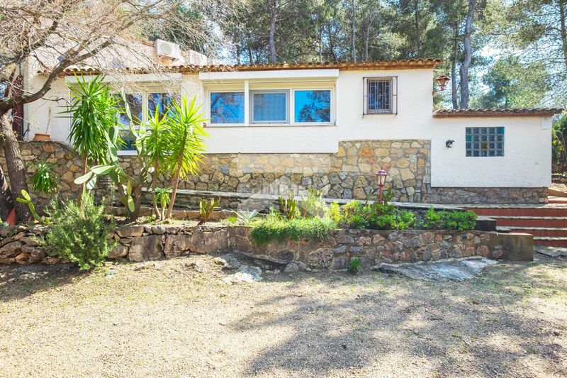 Foto 7b4c77a4-4d41-45e8-8847-7ccca0abbbb2. House with heating parking pool in Pratdip
