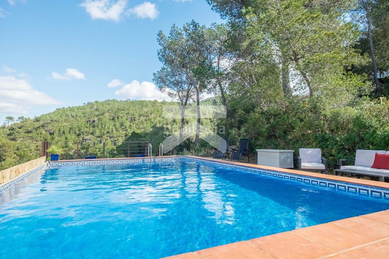 Foto a098a993-5624-4f71-8cbb-546bef15fcda. House with heating parking pool in Pratdip