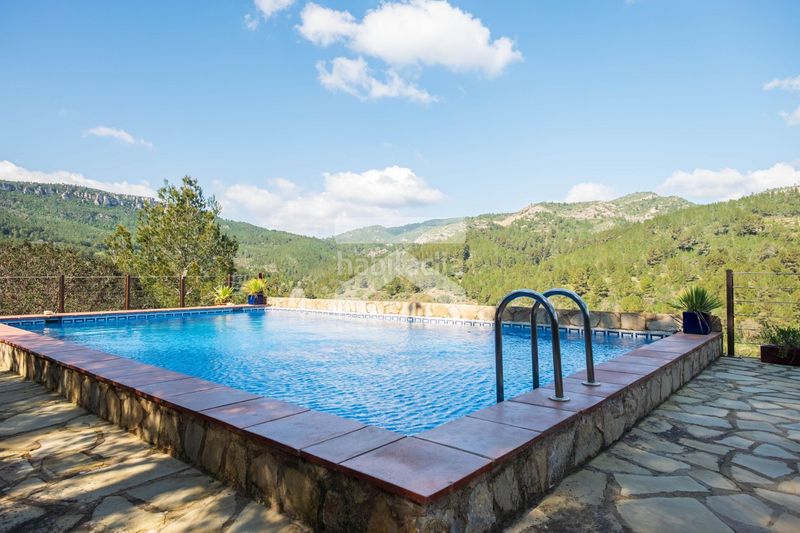 Foto a7505fb3-49ca-43d6-8910-f92823f20d2d. House with heating parking pool in Pratdip