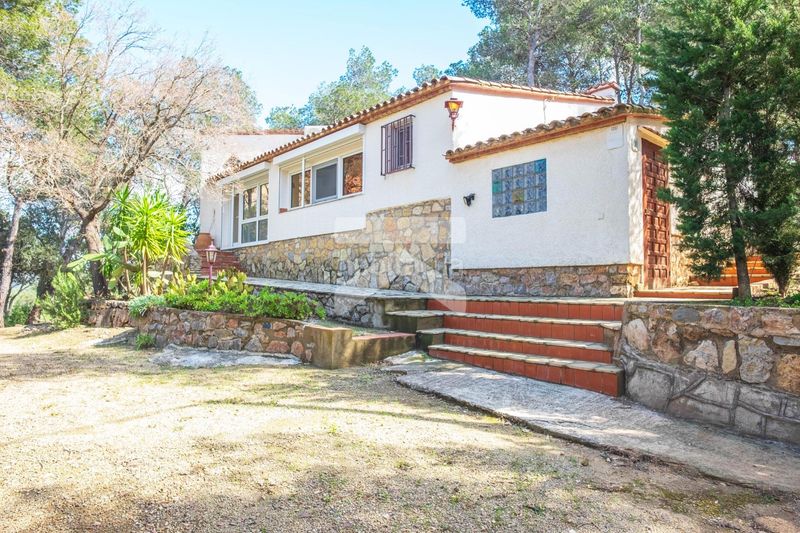 Foto c23d8a50-b2fb-49bc-9017-05f015df6dc4. House with heating parking pool in Pratdip