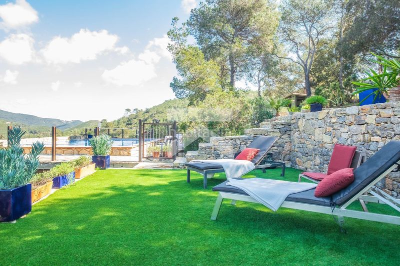 Foto dd92c3a6-a6c2-4135-9607-aad1633b2533. House with heating parking pool in Pratdip