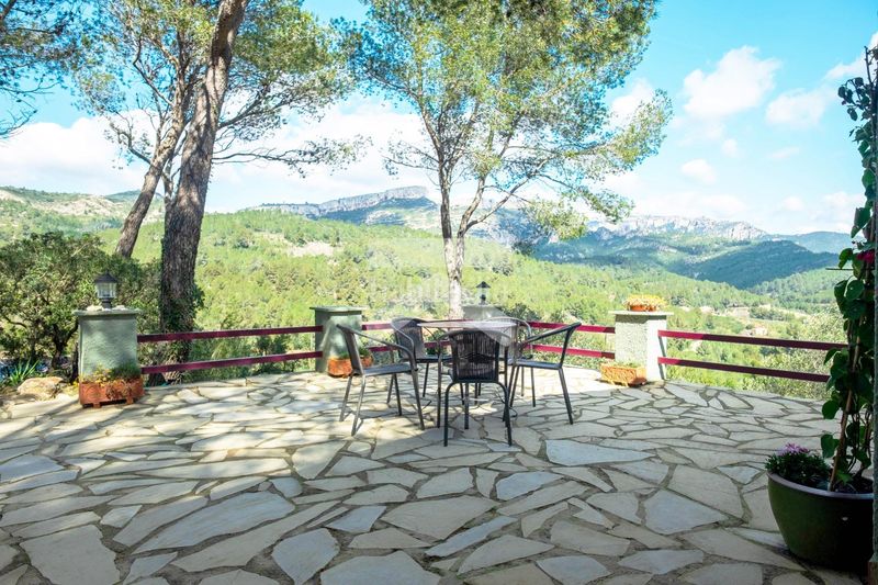 Foto e670caa9-d0c5-458d-9733-45fd7f7fd1a1. House with heating parking pool in Pratdip