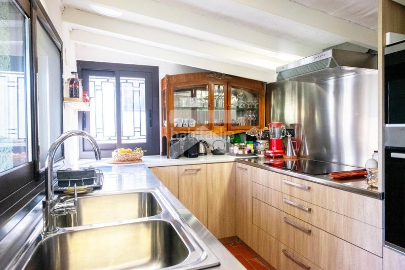 Foto e9cc7b25-186f-4a93-a08e-5061c95d6a1a. House with heating parking pool in Pratdip