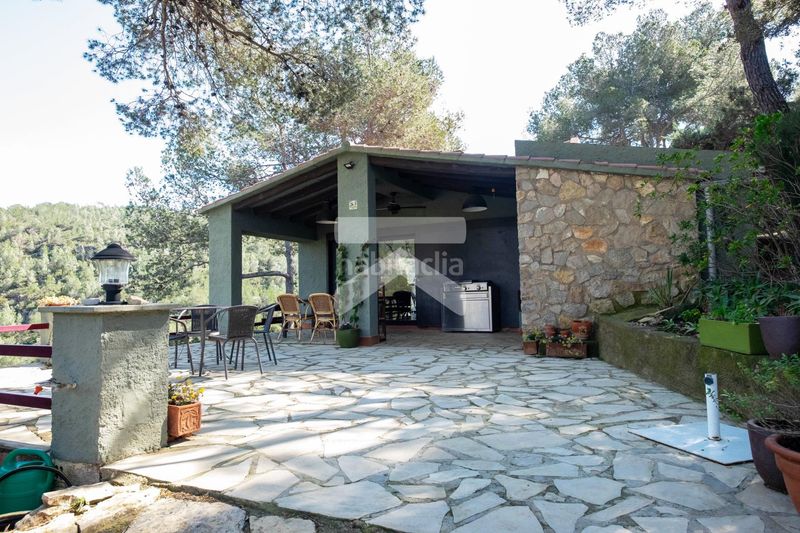 Foto fbaf6ef7-e055-4717-8aa3-bb9b349f6cd2. House with heating parking pool in Pratdip