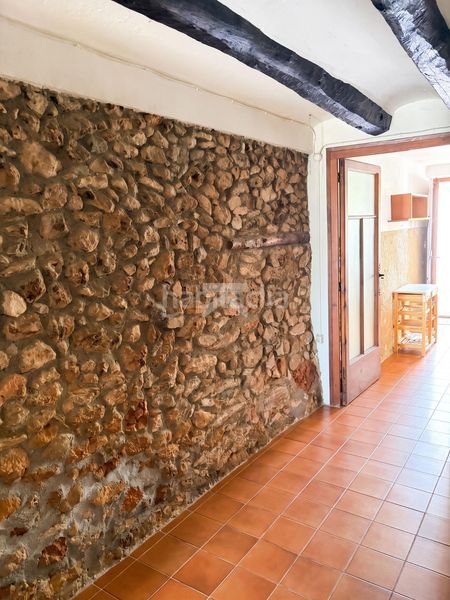 Foto c0852c9f-7792-4272-9983-d63389c8710f. Masia amb aparcament a Montferri