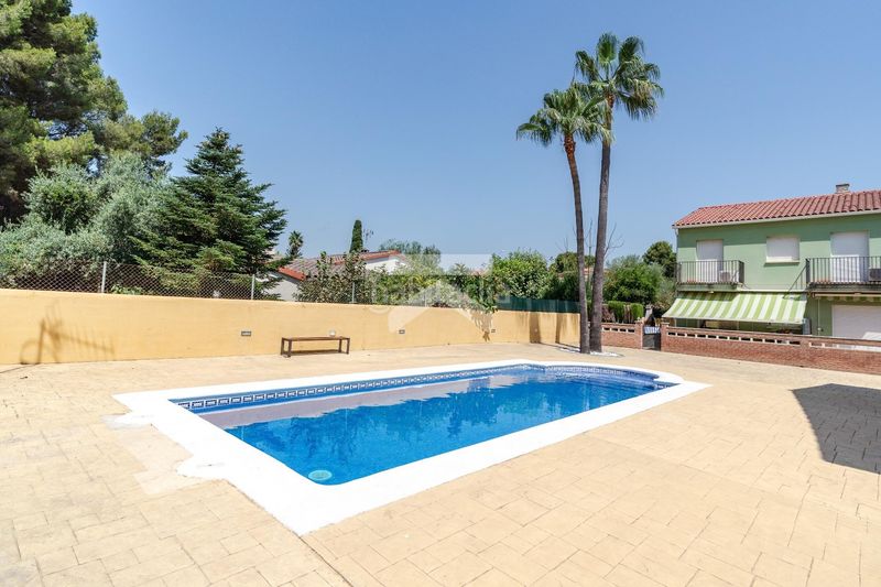 Foto 409ff336-6e91-4635-a1ba-a070ee87cb8c. Casa aparellada amb calefacció aparcament piscina a Mont-roig del Camp