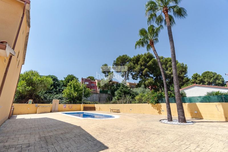 Foto 8a34e7a7-3573-4ccb-8073-c0980b550563. Casa aparellada amb calefacció aparcament piscina a Mont-roig del Camp