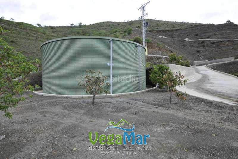 Foto 1f4d2dcb-82ca-4c32-bce5-c0e0a7b0fc06. Terrain résidentiel dans Almuñecar centro Almuñécar