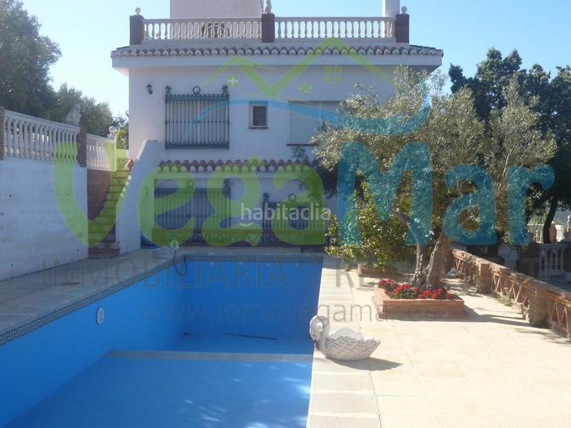 Foto 3781e3ed-a609-4b73-afcb-3bc7059680fe. Masía referencia f409
se vende cortijo en cazulas (otivar). esta parcela de 50.000m2 contiene jardines, frutales y olivos. en ella está en Otívar