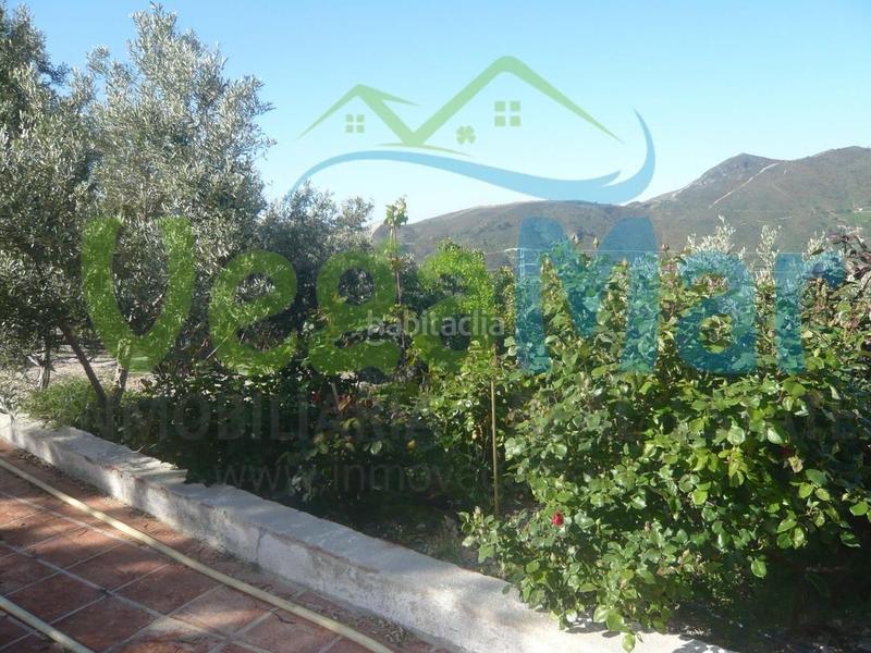 Foto 445ea4ab-2914-41b1-b88a-10ee94625f91. Masía referencia f409
se vende cortijo en cazulas (otivar). esta parcela de 50.000m2 contiene jardines, frutales y olivos. en ella está en Otívar