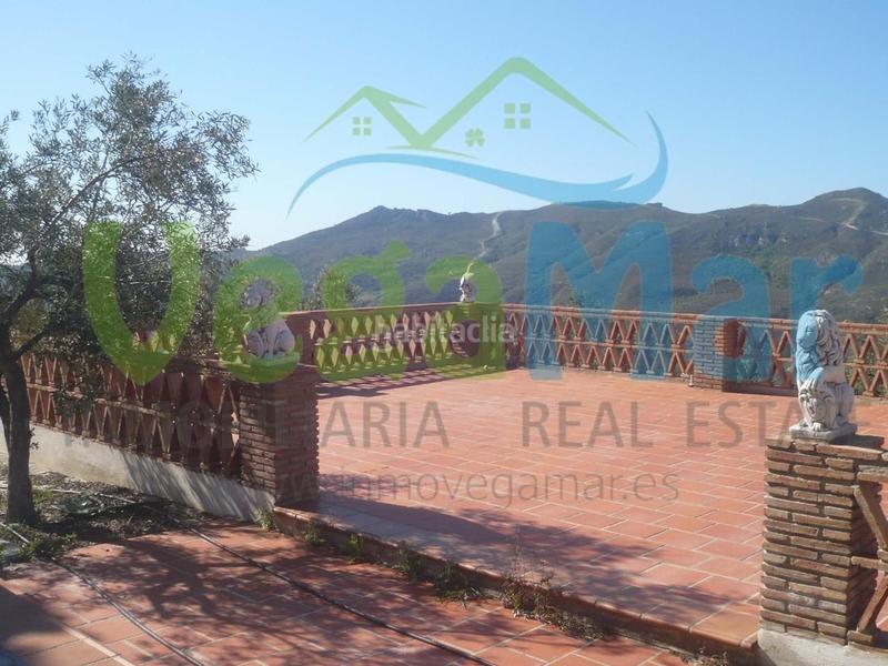 Foto 7a14e03e-3cd8-4645-982e-97f8685bc206. Masía referencia f409
se vende cortijo en cazulas (otivar). esta parcela de 50.000m2 contiene jardines, frutales y olivos. en ella está en Otívar