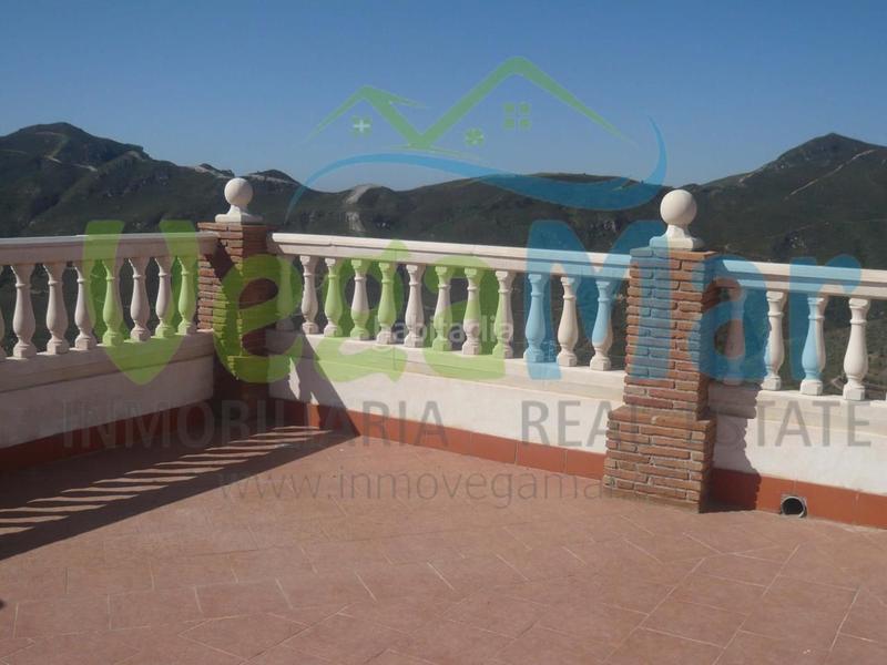 Foto 963f26ca-22f7-4270-8b40-04252fdbcd42. Masía referencia f409
se vende cortijo en cazulas (otivar). esta parcela de 50.000m2 contiene jardines, frutales y olivos. en ella está en Otívar