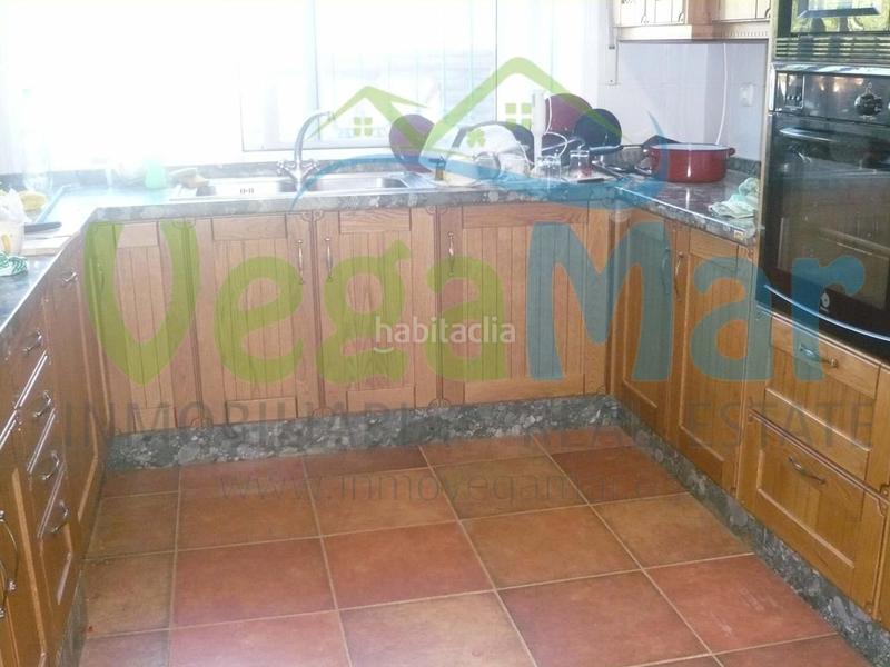 Foto c783371c-f0d1-4a55-a9b2-6ef21e47ab2f. Masía referencia f409
se vende cortijo en cazulas (otivar). esta parcela de 50.000m2 contiene jardines, frutales y olivos. en ella está en Otívar