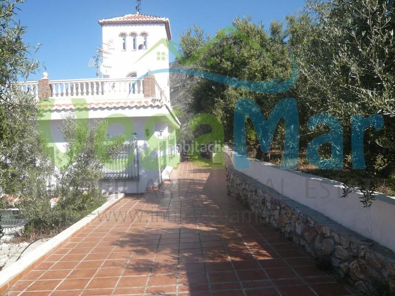 Foto f1e96deb-499b-41f6-b720-4fd3bdb3af21. Masía referencia f409
se vende cortijo en cazulas (otivar). esta parcela de 50.000m2 contiene jardines, frutales y olivos. en ella está en Otívar