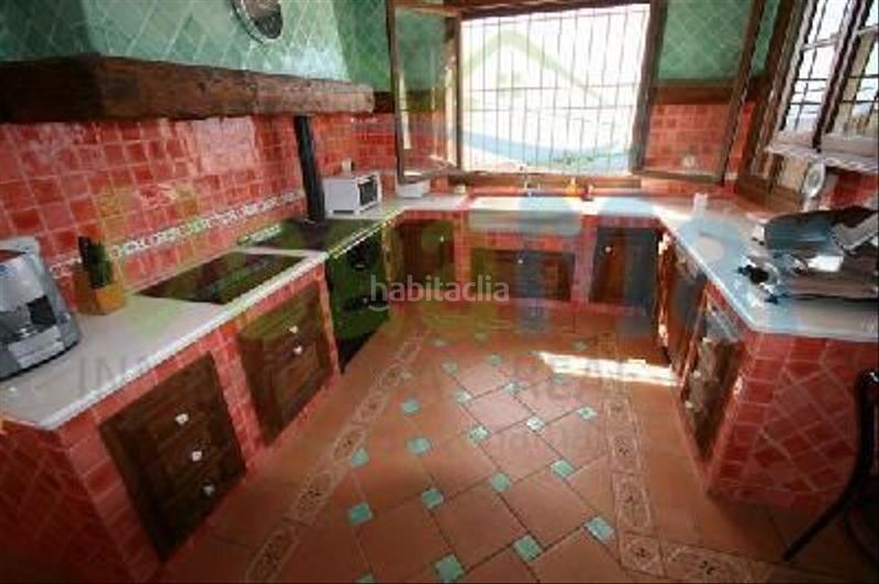 Foto 0641929f-7777-4af1-b8ff-7e286b6af298. Casa referencia ch401. vendemos este espectacular chalet, con tres dormitorios muy grandes, salón, dos baños, terraza enorme, aire clim en Salobreña