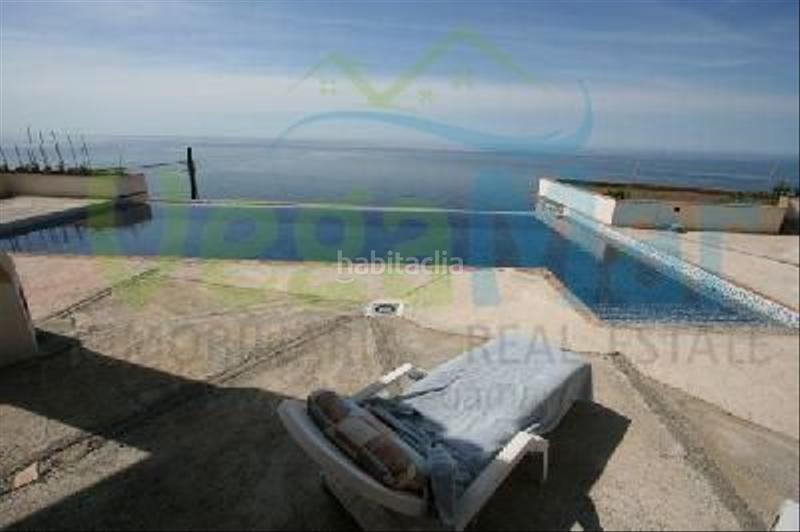 Foto 15d0d8f9-25b0-4ad6-a3c8-54d419bf783e. Casa referencia ch401. vendemos este espectacular chalet, con tres dormitorios muy grandes, salón, dos baños, terraza enorme, aire clim en Salobreña