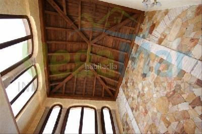 Foto 7eb567d0-89bb-4cd2-8dae-0c2f114a4de6. Casa referencia ch401. vendemos este espectacular chalet, con tres dormitorios muy grandes, salón, dos baños, terraza enorme, aire clim en Salobreña