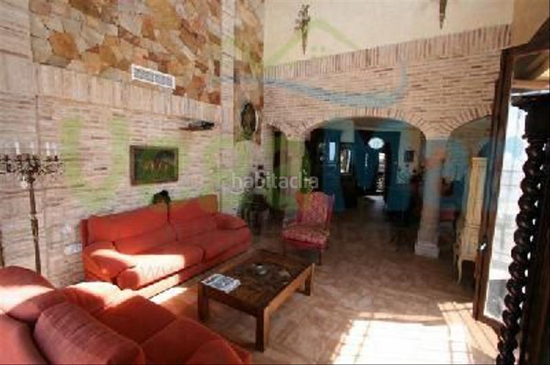 Foto a8e04772-8132-450d-b6eb-a082c73431e1. Casa referencia ch401. vendemos este espectacular chalet, con tres dormitorios muy grandes, salón, dos baños, terraza enorme, aire clim en Salobreña