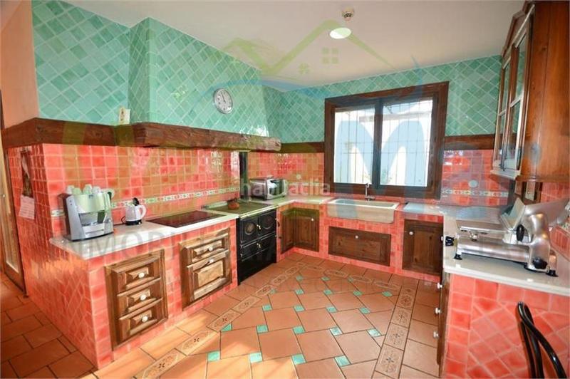 Foto ee11c850-c475-4a3a-99e6-ecc0ca4fa171. Casa referencia ch401. vendemos este espectacular chalet, con tres dormitorios muy grandes, salón, dos baños, terraza enorme, aire clim en Salobreña