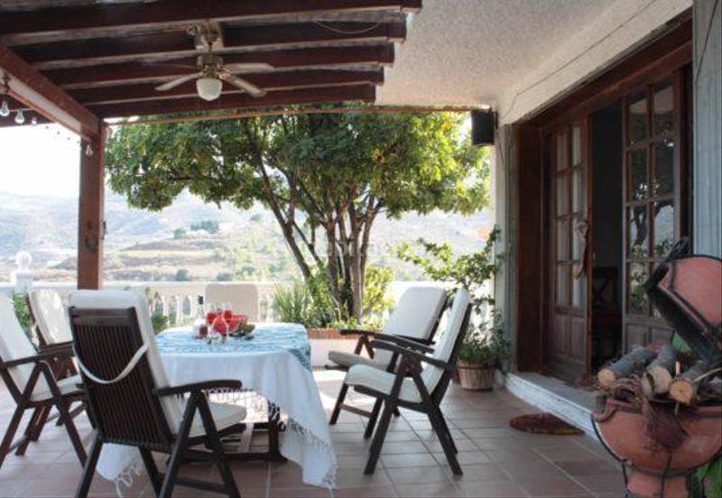 Foto f2cbed5d-aeb5-4dff-97be-4b26115e272b. Casa con parcheggio piscina in Ítrabo