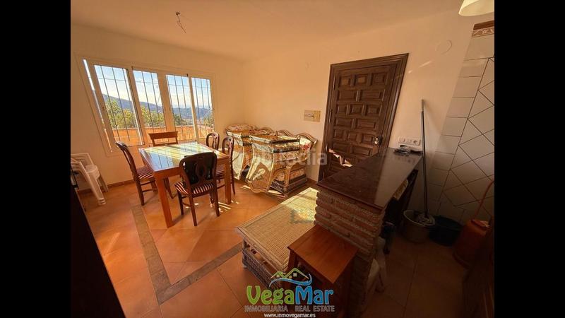 Foto acd3dabe-58f9-4096-8112-3596d32f072e. Masia amb piscina a Otívar