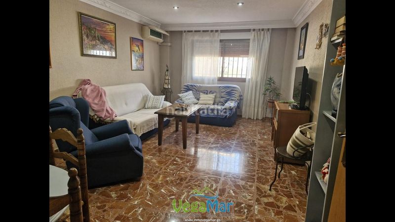 Foto b1da1e8b-b1f7-47a0-ad0a-cdcb0c2713c2. Casa amb aparcament a Motril ciudad Motril