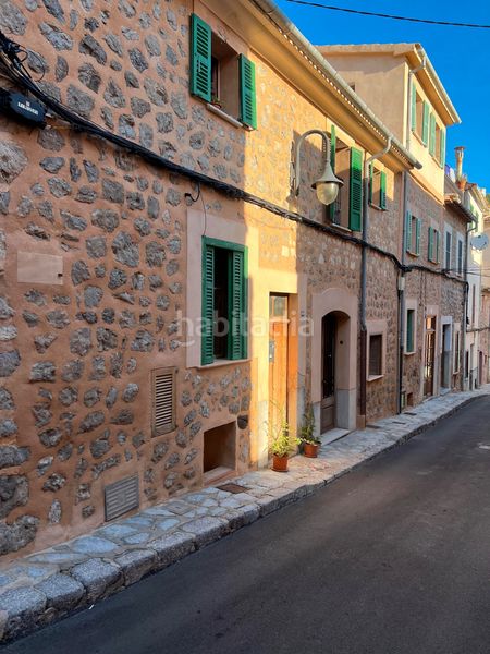 Foto 4d45f23a-73e4-4253-9cf0-43a58b6fc3d0. Building in carrer de santa apol·lonia 6 in Sóller