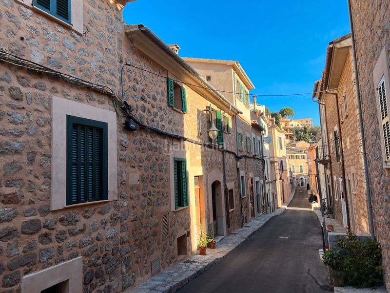 Foto f2cf338a-beb1-442d-aa9b-13823b6c2130. Building in carrer de santa apol·lonia 6 in Sóller