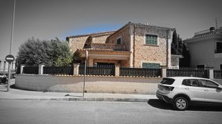 Chalet in Carrer valència 17
