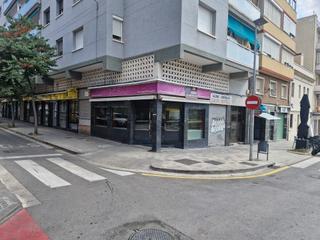 Lloguer Local Comercial a Plaça de la generalitat 9. Local esquinero con mucha visibilidad