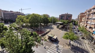 Lloguer Pis  Carrer francesc macià. Esquiero con vistas frente a la misma plaza catalunya