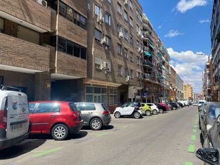 Car parking in Sanchez pacheco 33. Plaza de garaje sólo para coche pequeño o moto en prosperidad